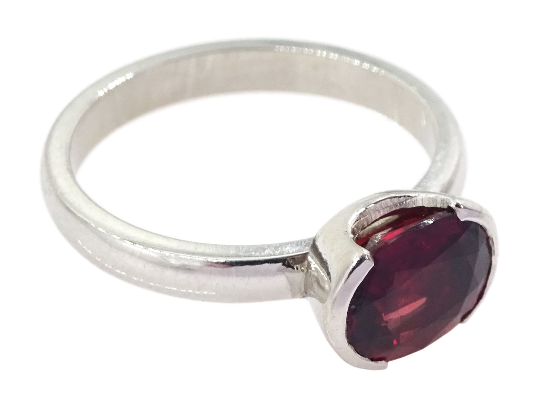 18ct white gold single stone ruby ring - Image 3 of 4