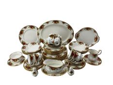 Royal Albert Old Country Roses pattern dinner service comprising eight dinner plates