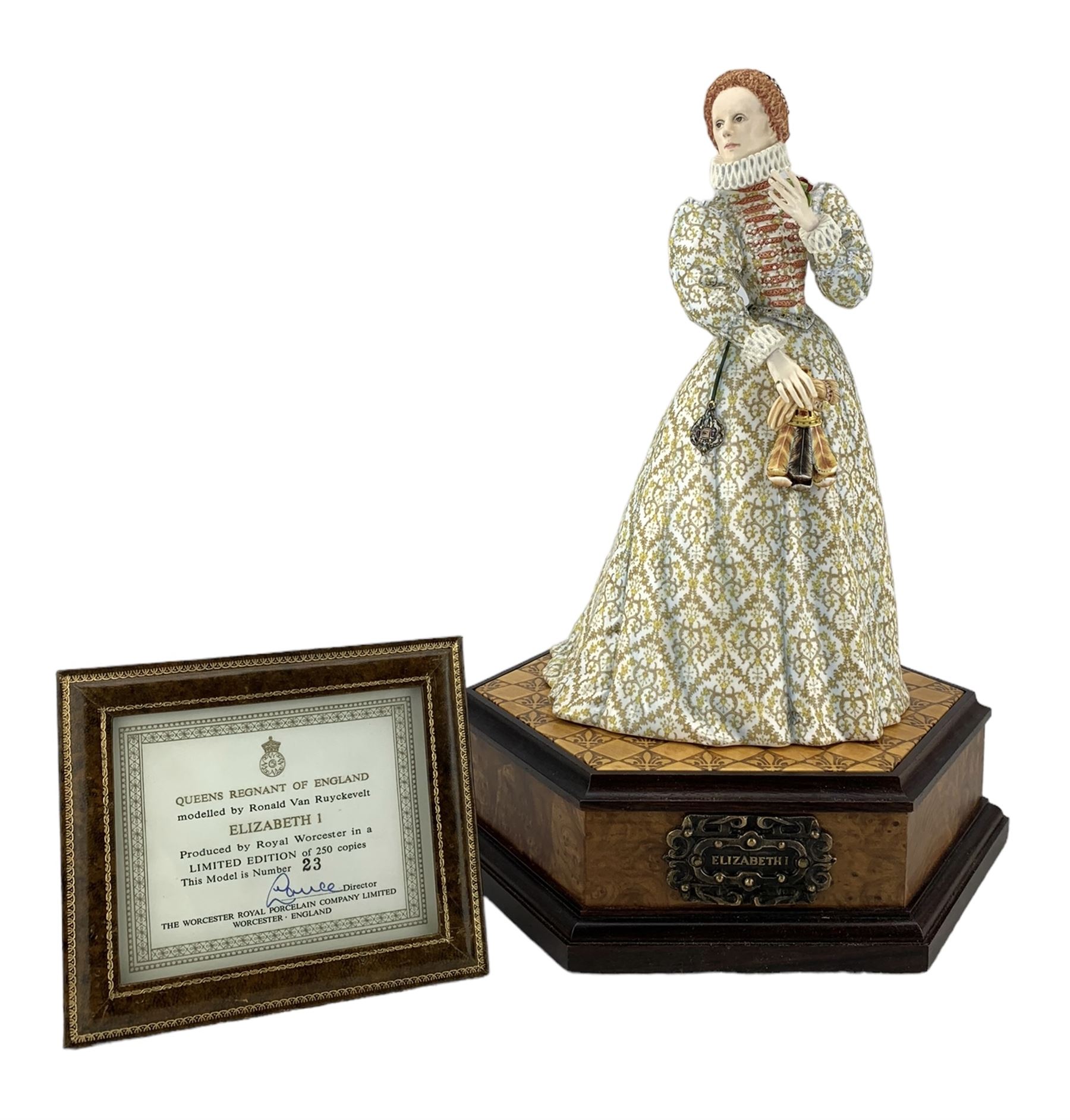Royal Worcester limited edition figure Queen Elizabeth 1 from the Queens Regnant of England series m