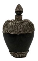 Late 19th/early 20th century Tibetan horn snuff bottle with white metal mounts H10cm