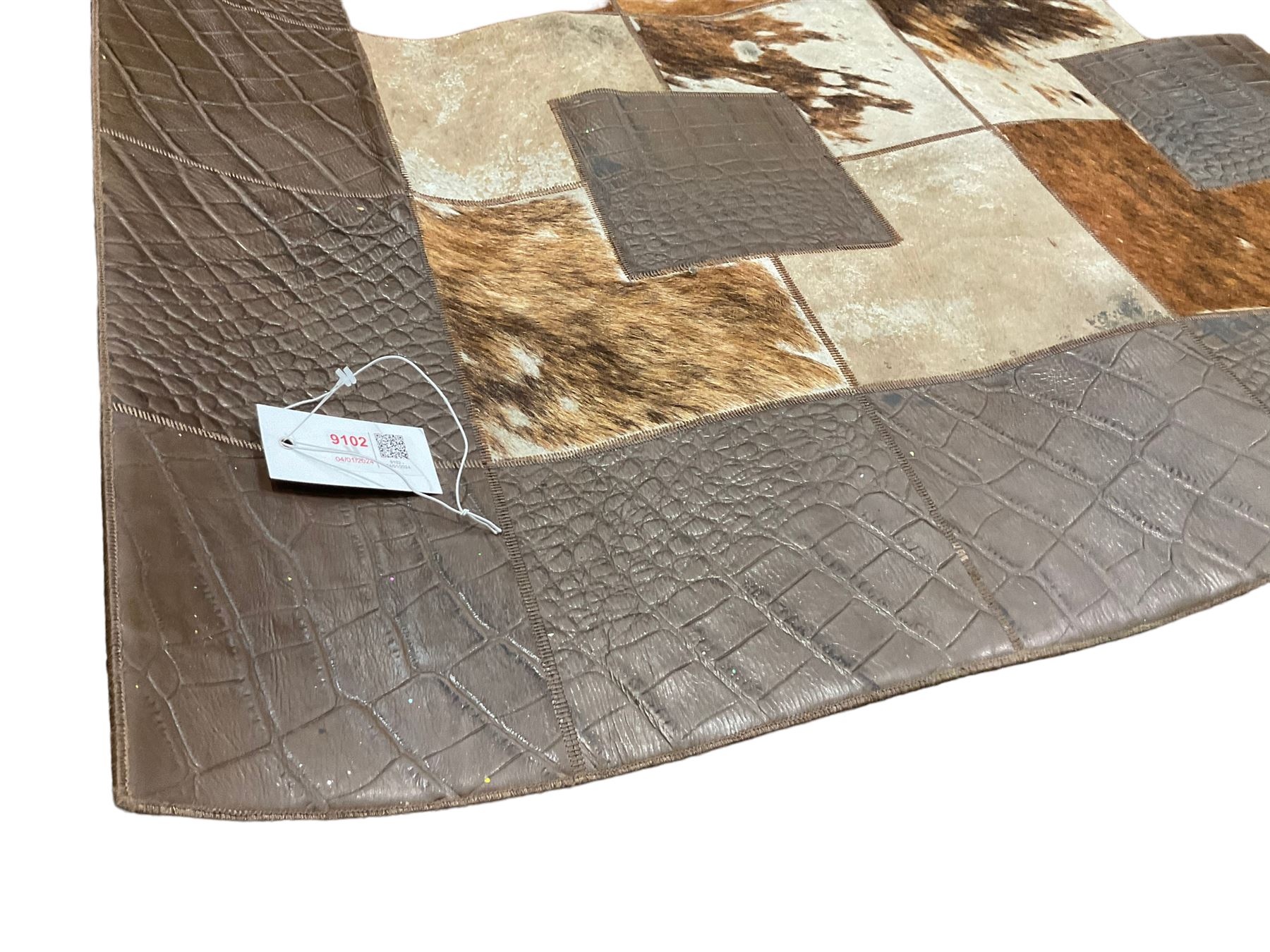 Contemporary cowhide rug - Image 3 of 5