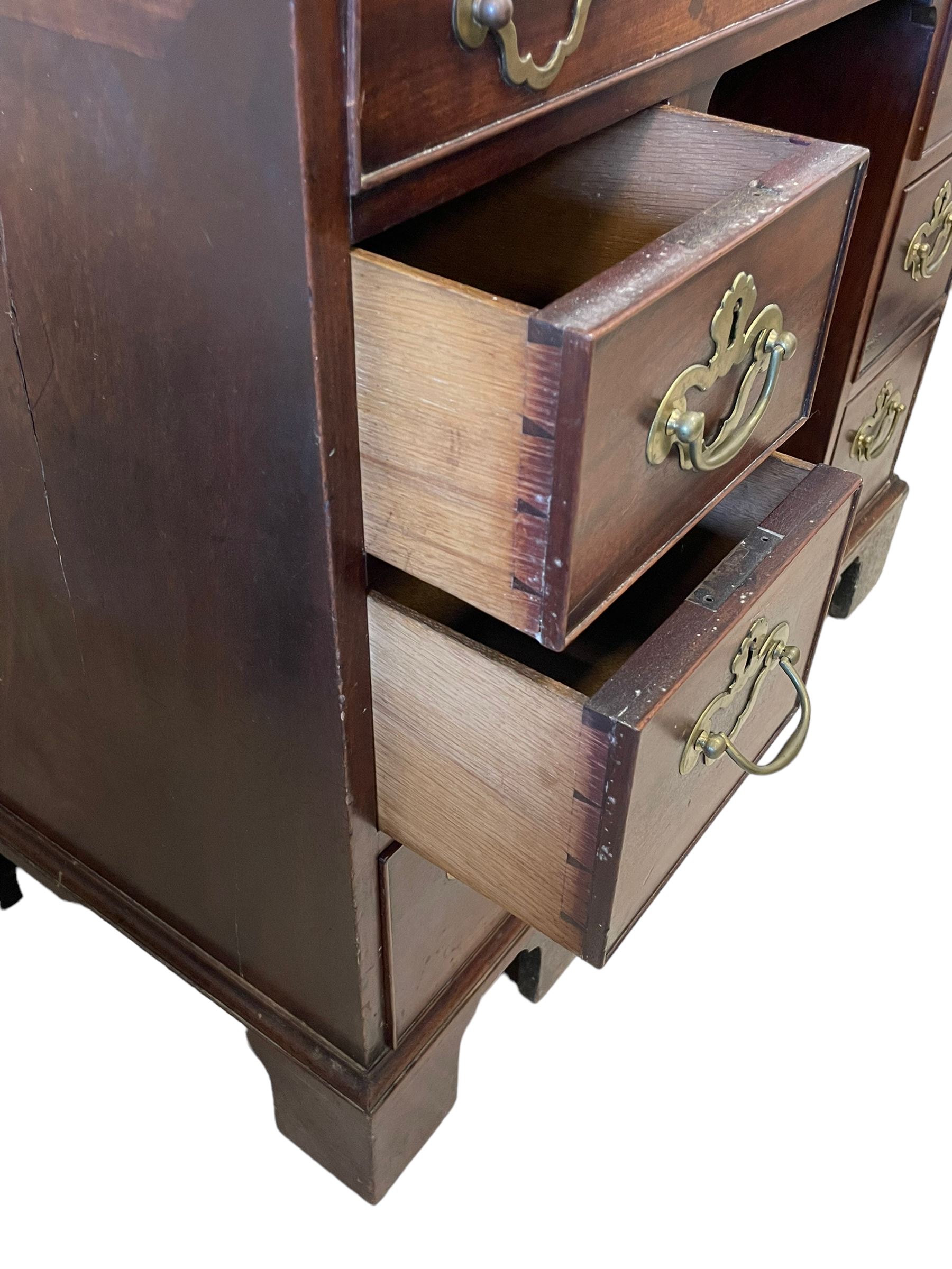 George III mahogany gentleman's kneehole dressing chest - Image 6 of 15
