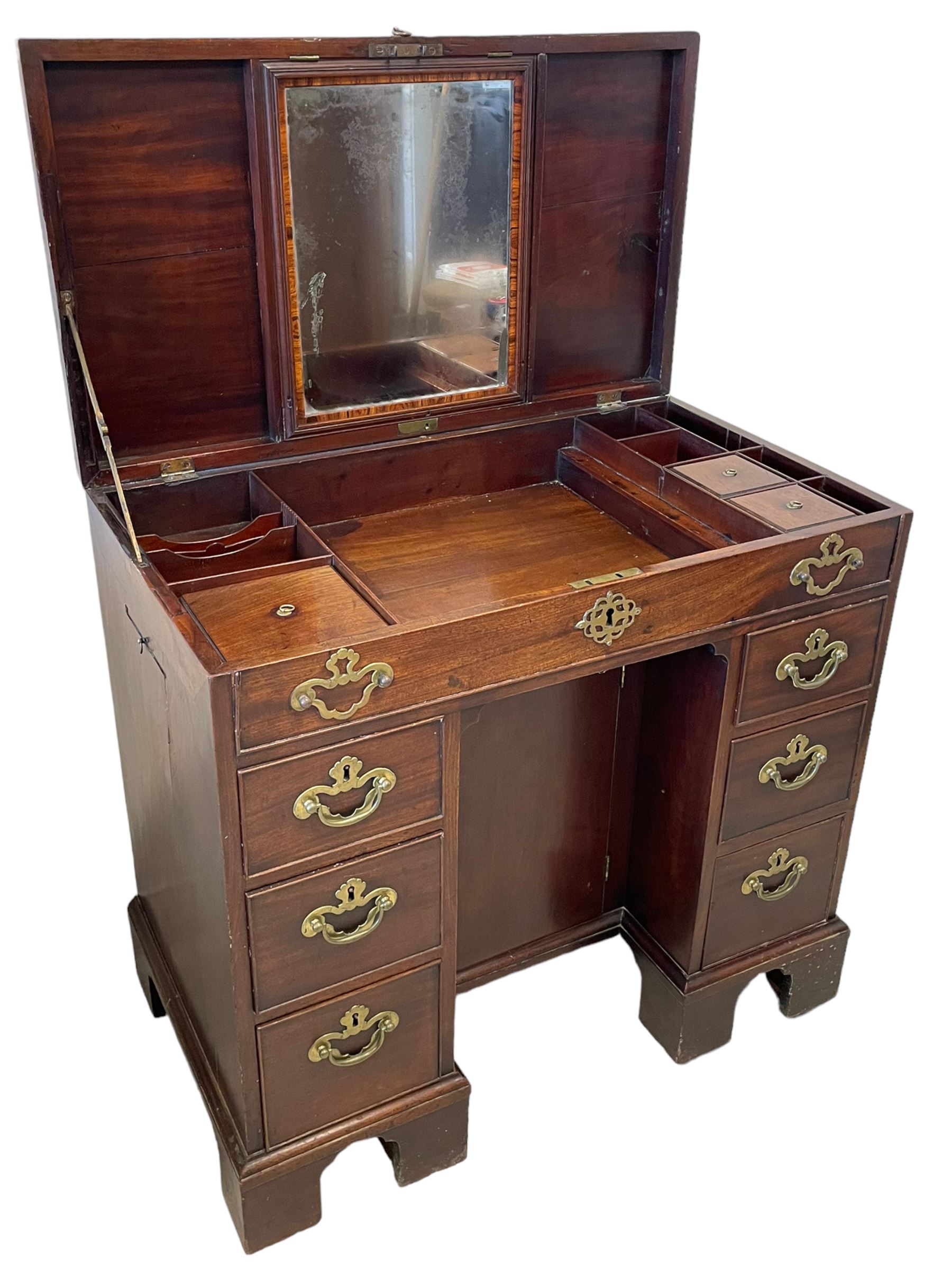 George III mahogany gentleman's kneehole dressing chest - Image 13 of 15