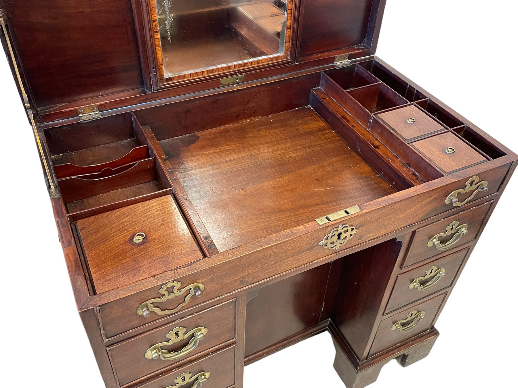 George III mahogany gentleman's kneehole dressing chest - Image 15 of 15