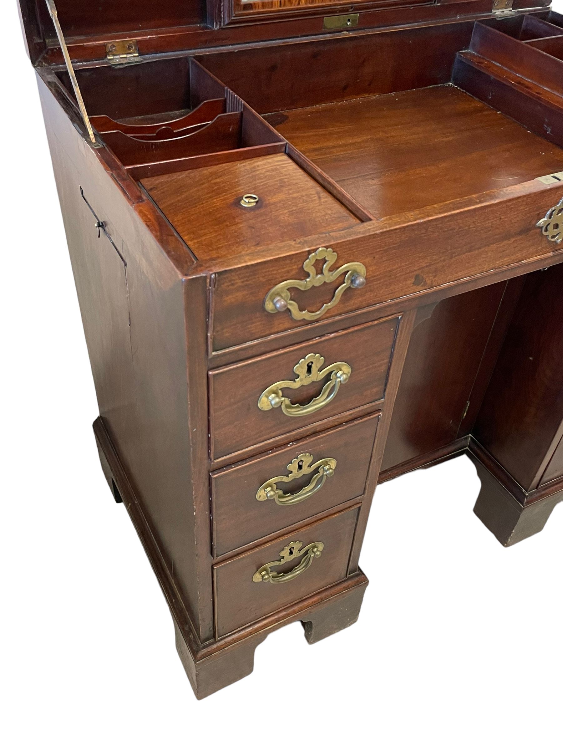 George III mahogany gentleman's kneehole dressing chest - Image 14 of 15