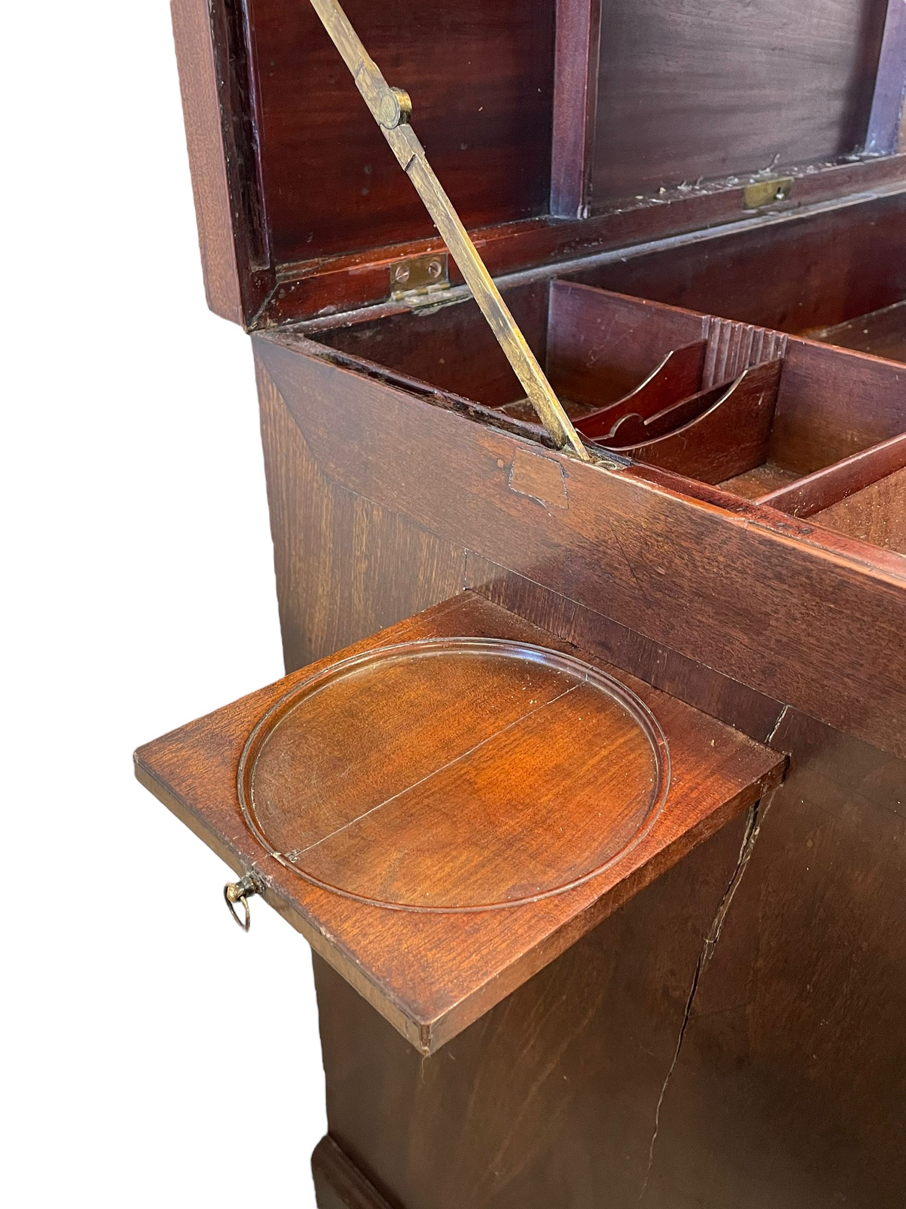 George III mahogany gentleman's kneehole dressing chest - Image 3 of 15