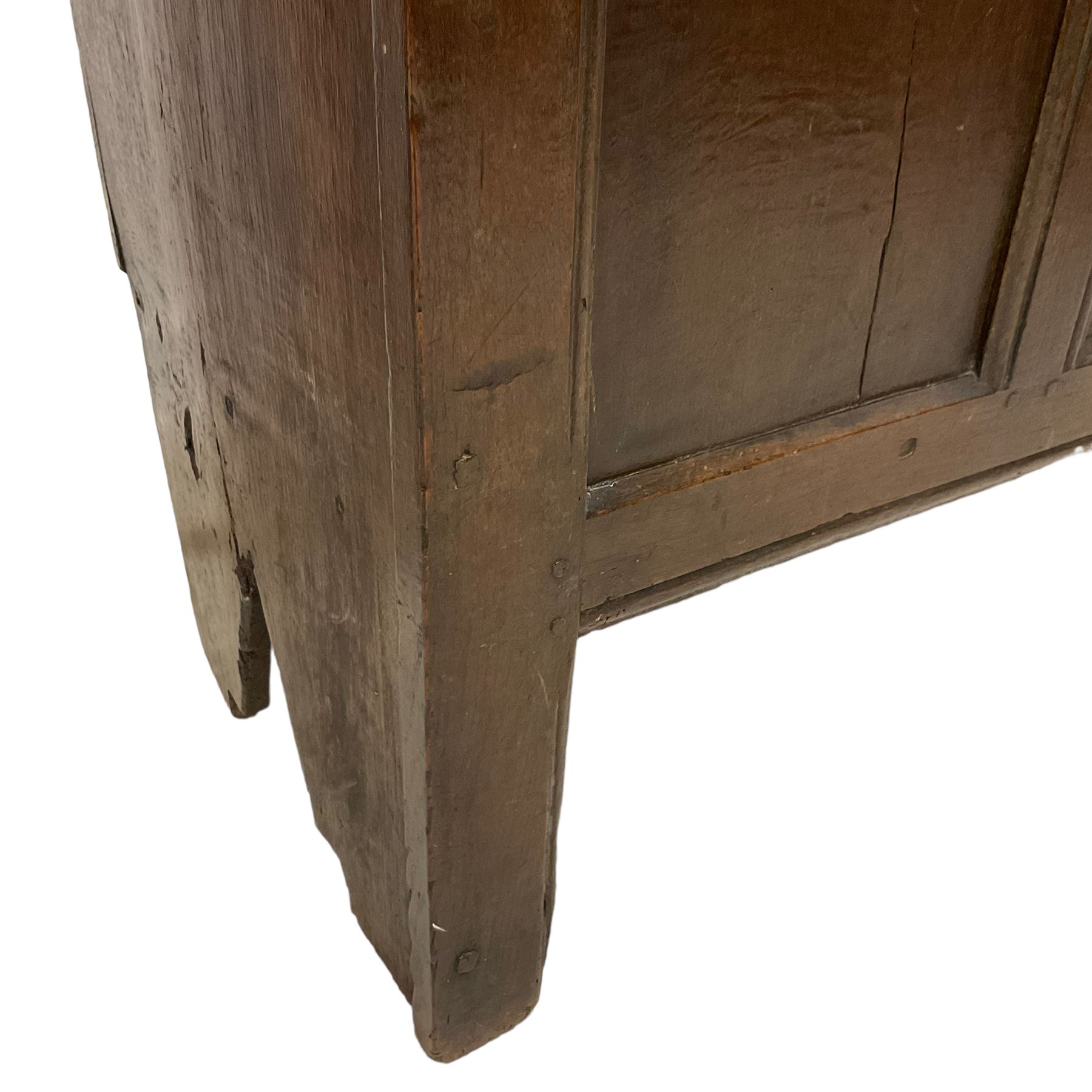17th century oak six plank coffer or chest - Image 8 of 8