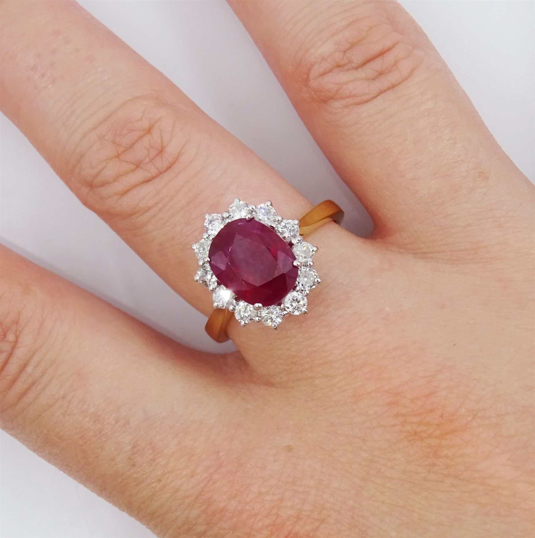 18ct gold oval cut ruby and round brilliant cut diamond cluster ring - Image 2 of 4