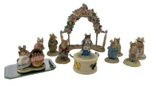 Brambly Hedge - Border Fine Arts Floral Arch BH16 and nine figures comprising Dust Dogwood