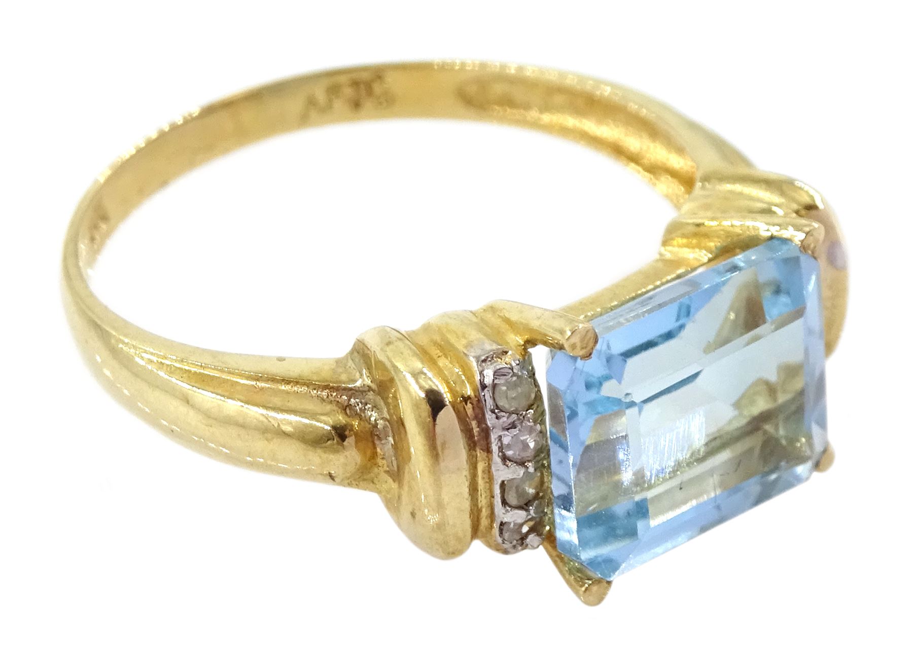 Gold emerald cut blue topaz and diamond ring - Image 3 of 4