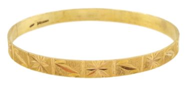 18ct gold bangle with bright cut decoration