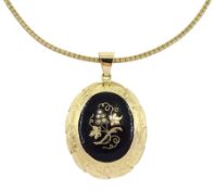 14ct gold black enamel pendant