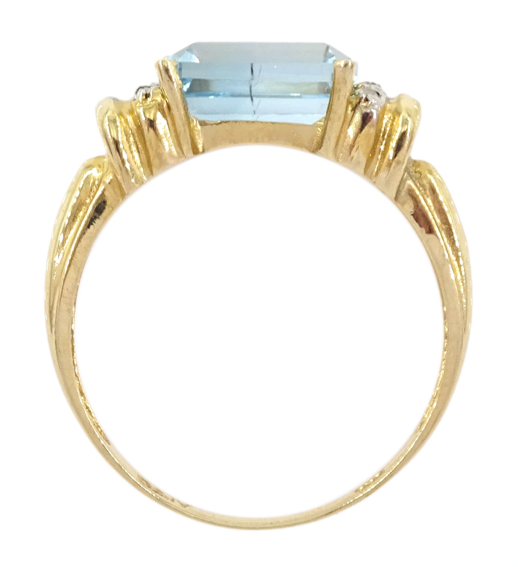 Gold emerald cut blue topaz and diamond ring - Image 4 of 4