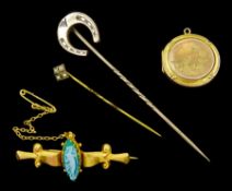 Victorian 9ct gold jewellery including sardonyx cameo brooch