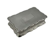 Silver snuff box with engine turned decoration and vacant cartouche L5cm Birmingham 1937 Maker Josep