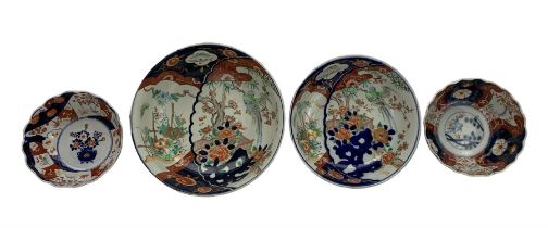 Fout Japanese Imari bowls