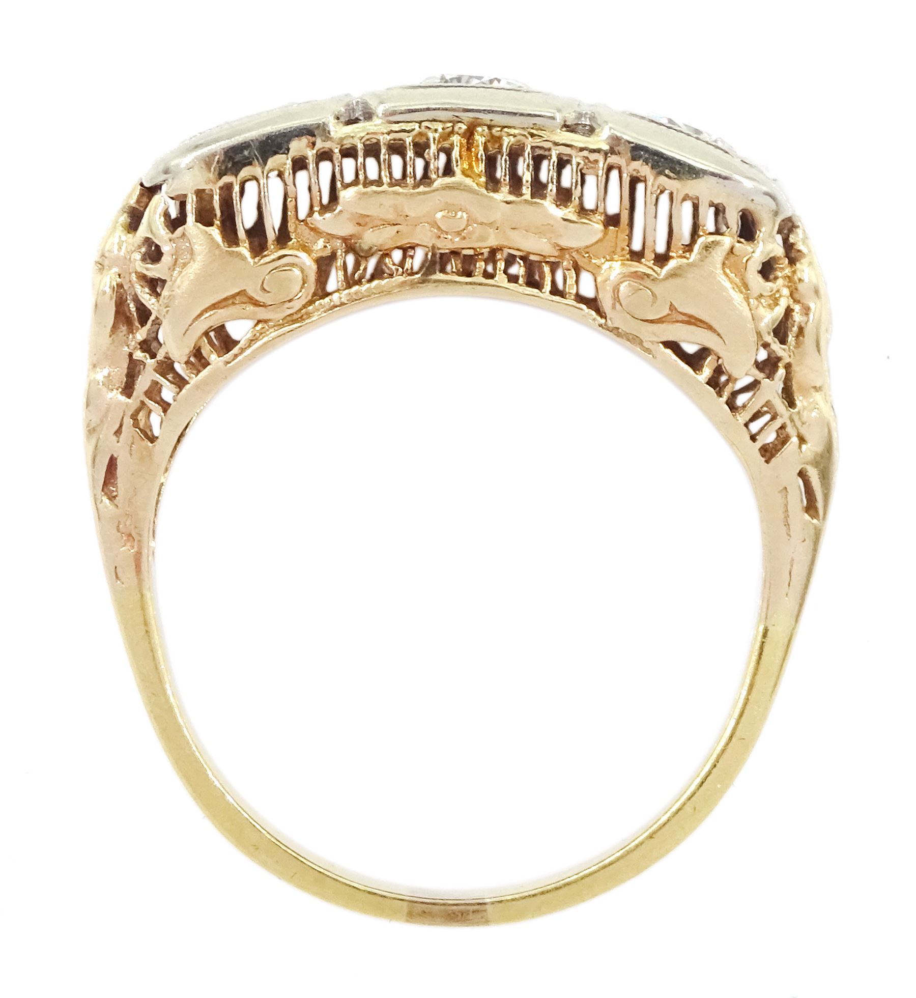 Gold three stone round brilliant cut diamond ring - Image 4 of 4