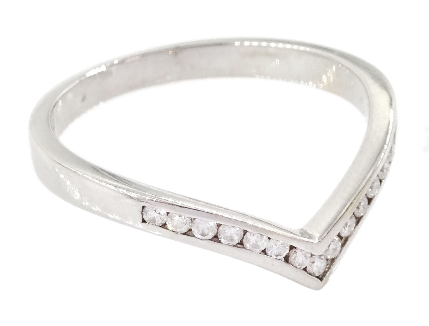 18ct white gold channel set round brilliant cut diamond wishbone ring - Image 3 of 4