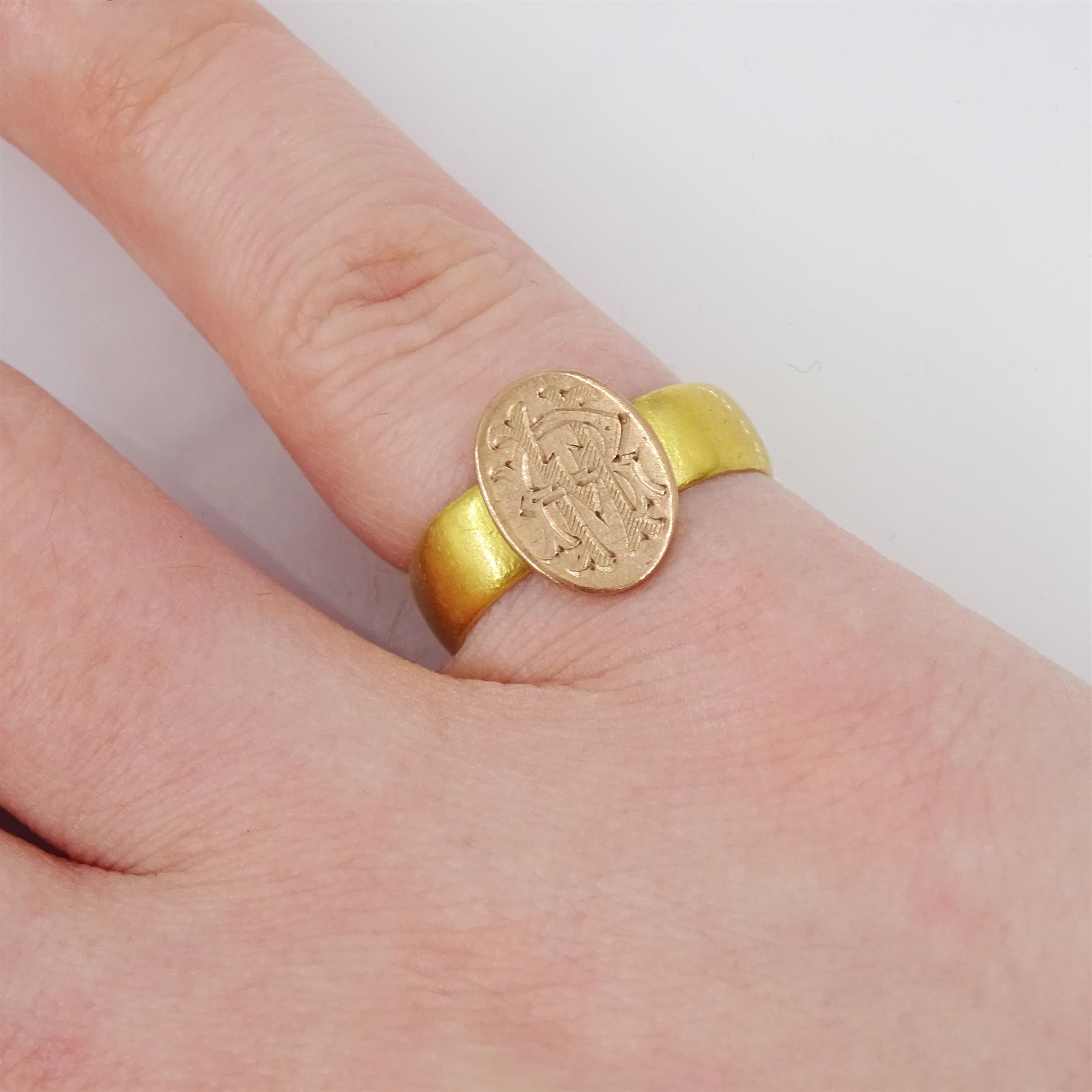 Edwardian 22ct gold ring - Image 2 of 4