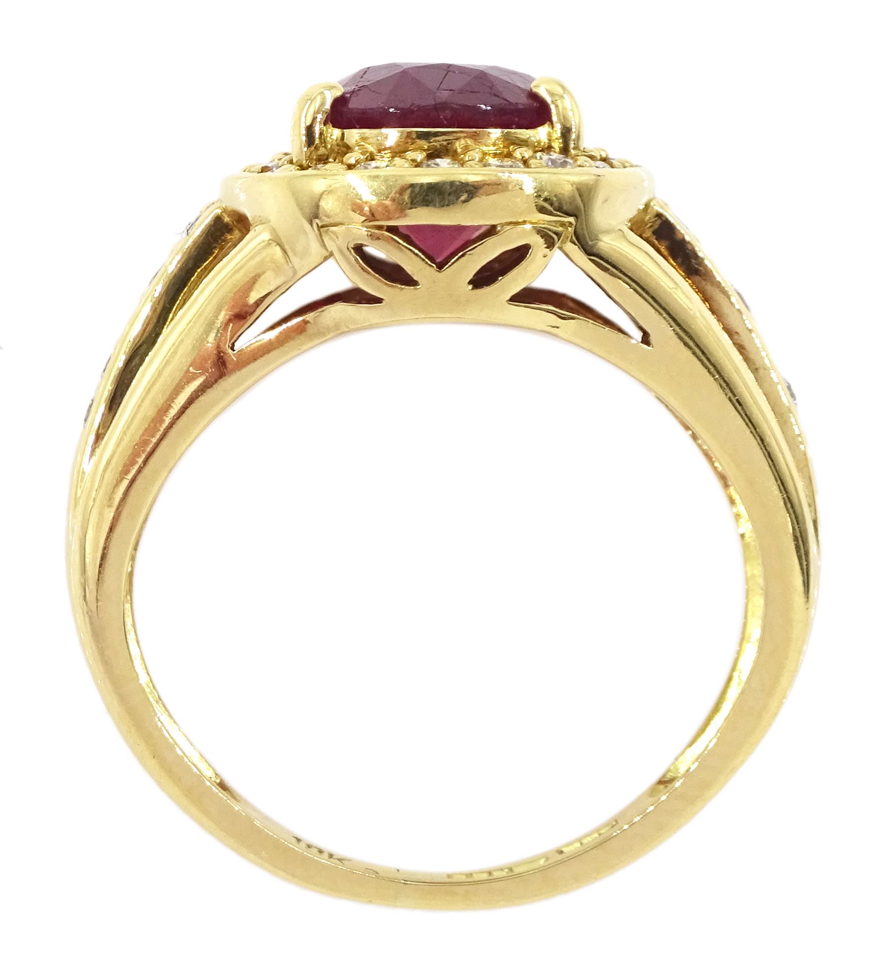 18ct gold oval cut ruby and round brilliant cut diamond cluster ring - Bild 4 aus 4