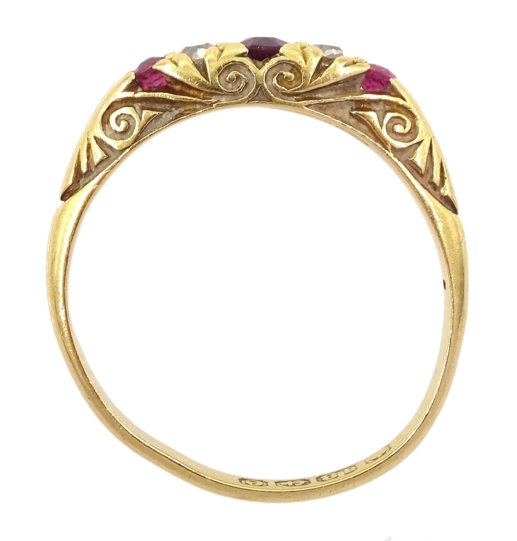 Edwardian 18ct gold five stone ruby and diamond ring - Bild 4 aus 4