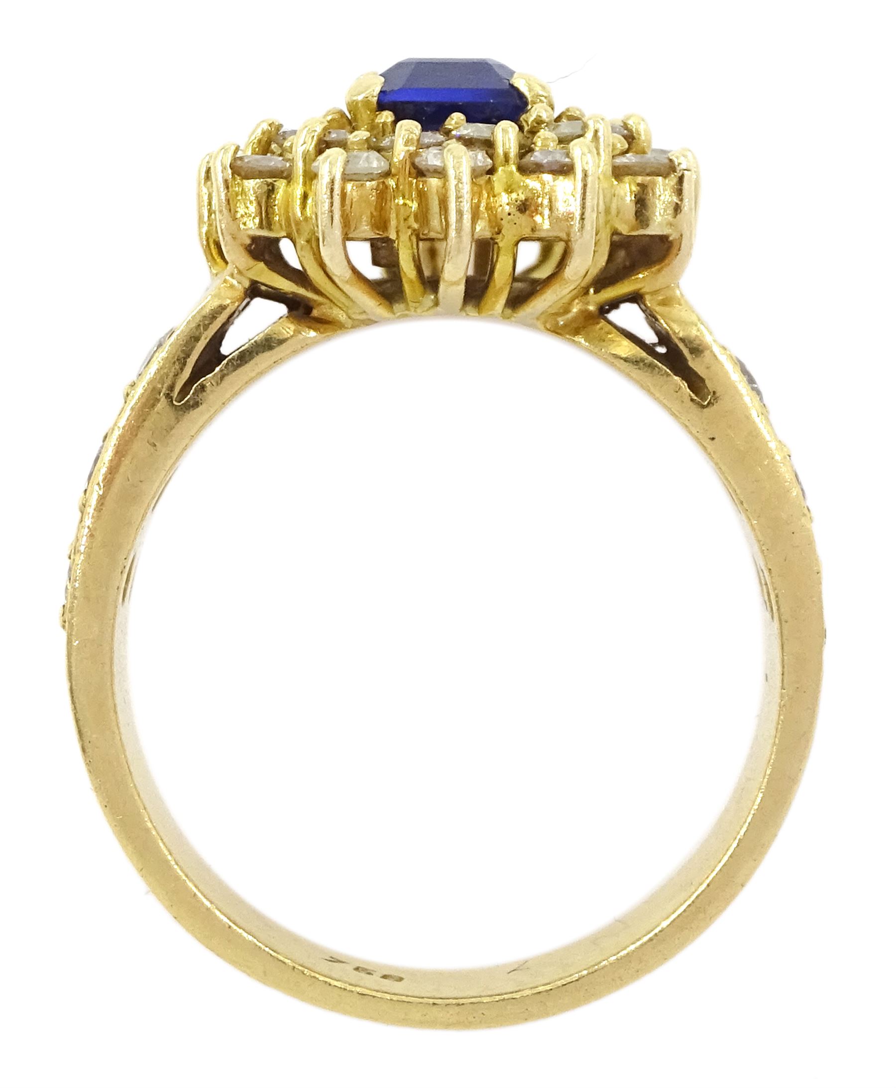 18ct gold octagonal cut sapphire and round brilliant cut diamond cluster ring - Bild 4 aus 4