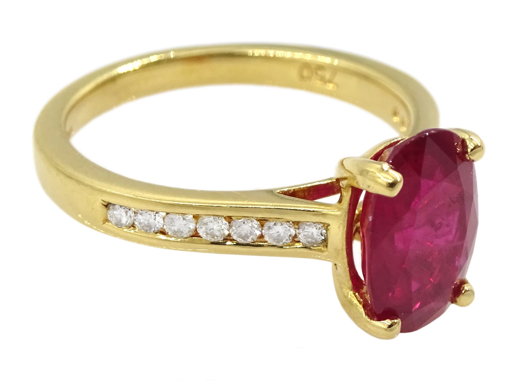 18ct gold oval ruby ring - Image 6 of 7