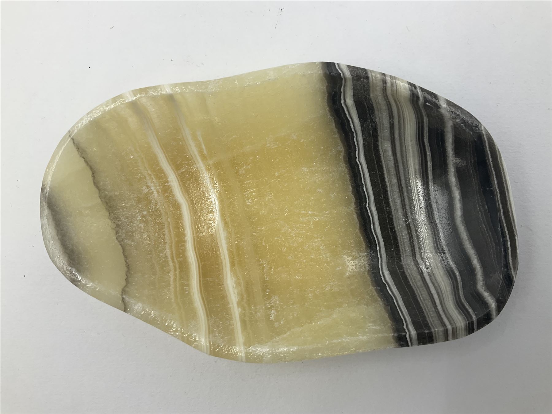 Free form dish made from carved and polished zebra onyx - Bild 3 aus 7