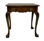 Early 20th century Queen Anne design walnut lamp table