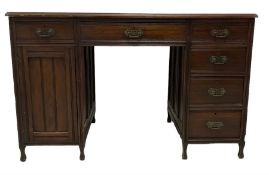Late Victorian mahogany kneehole desk