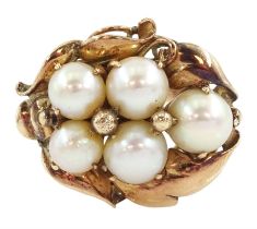 Gold cultured pearl cluster ring