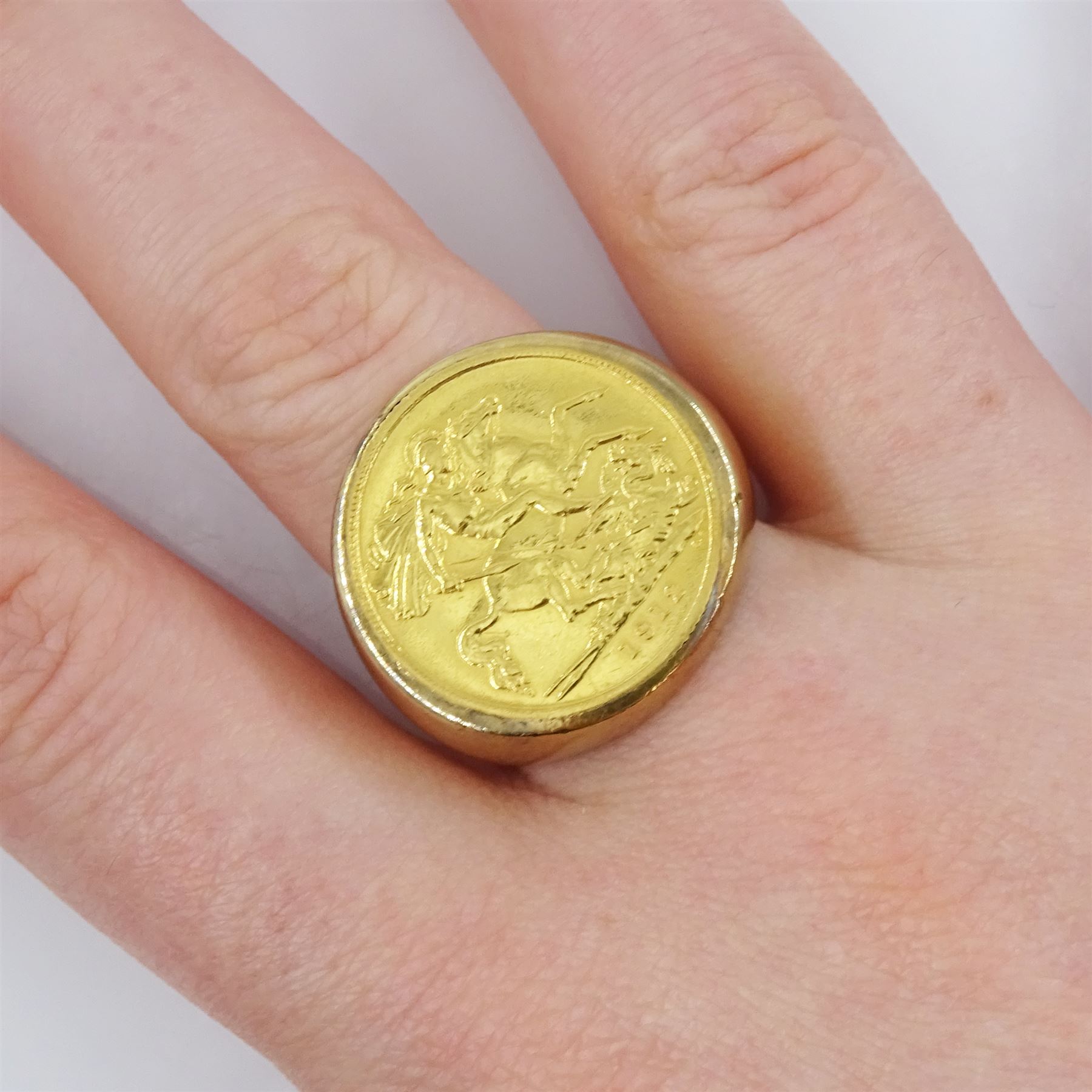 King George V 1912 half sovereign loose mounted in a 9ct gold ring - Image 2 of 4