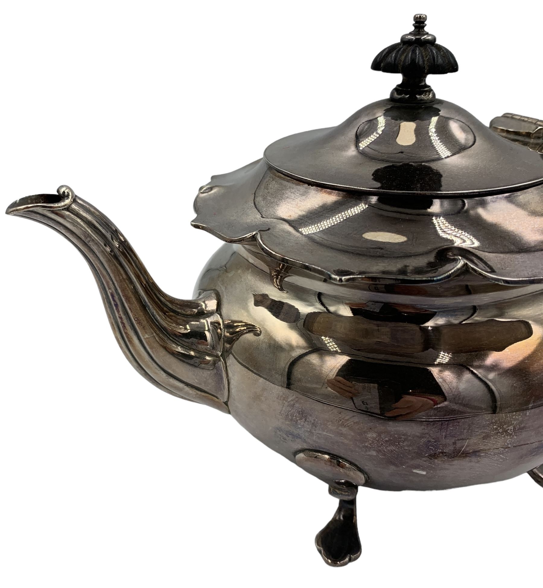 Silver teapot with shaped rim - Image 3 of 6