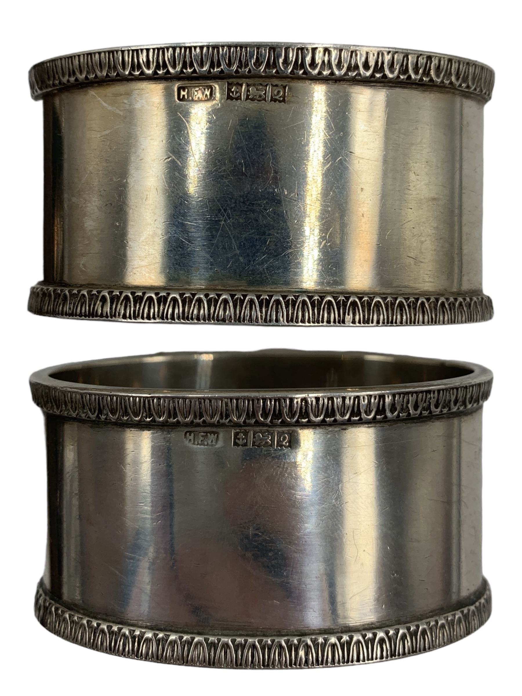 Pair of heavy silver oval napkin rings - Image 3 of 4
