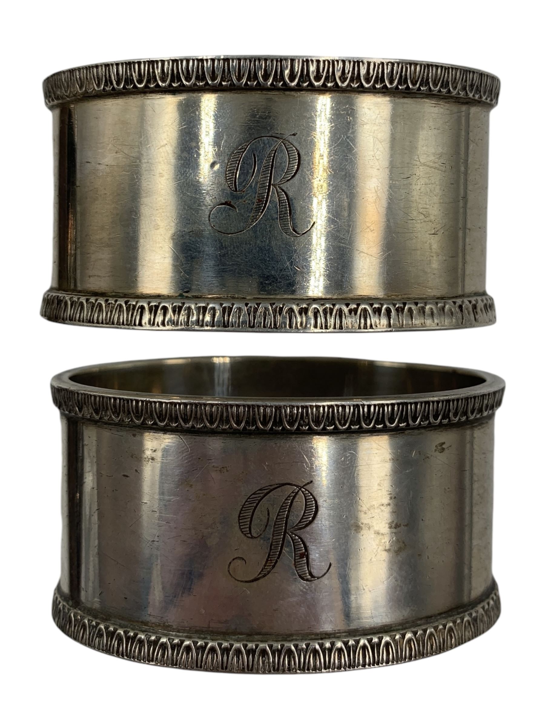 Pair of heavy silver oval napkin rings - Image 2 of 4