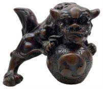 Bronze effect resin figure of a Chinese temple lion L10cm