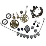 Quantity of costume jewellery