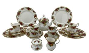 Quantity of Royal Albert Old Country Roses tea and dinner ware comprising four dinner plates