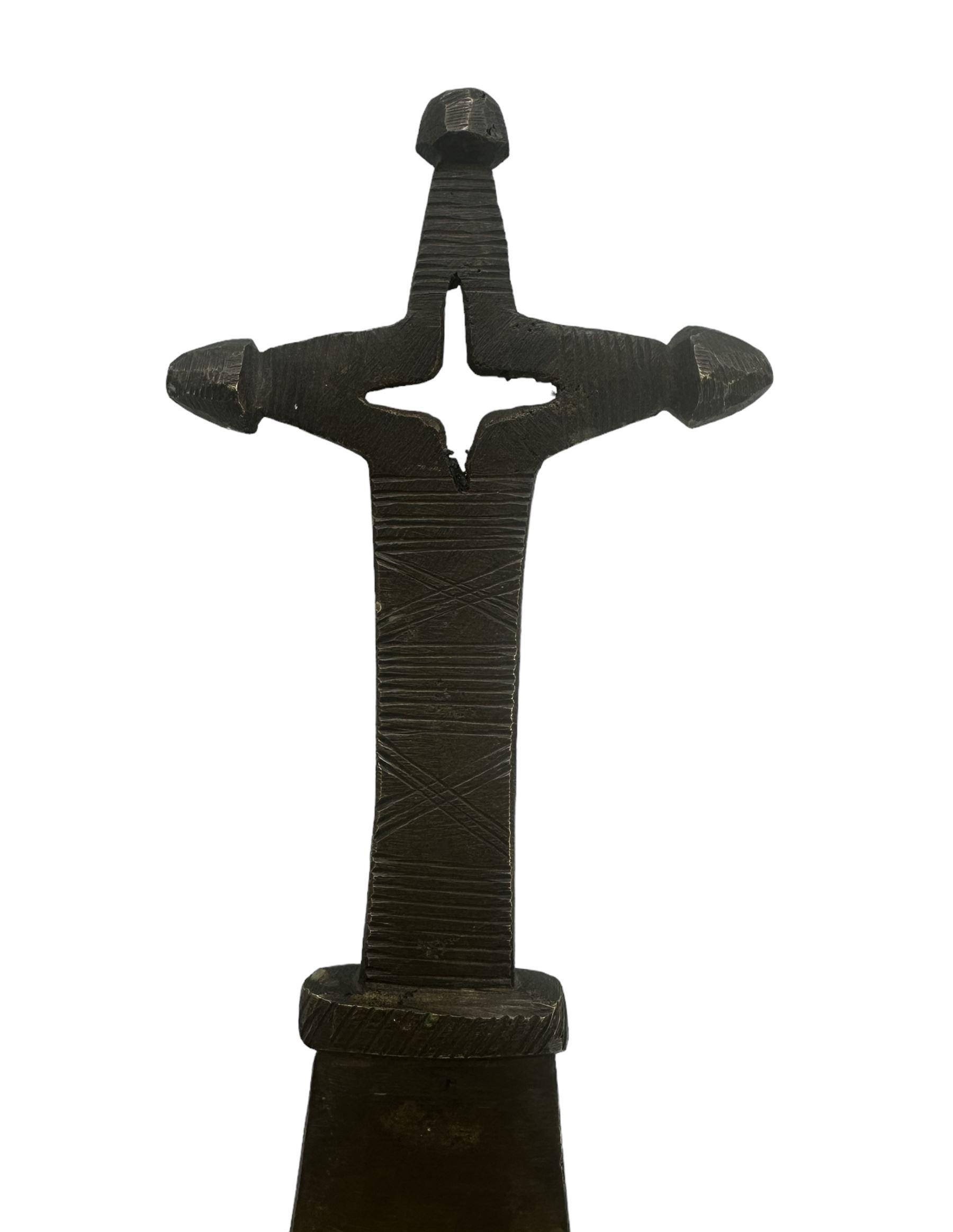 African Tuareg Telek arm dagger with brass hilt and leather scabbard L62cm - Image 3 of 4