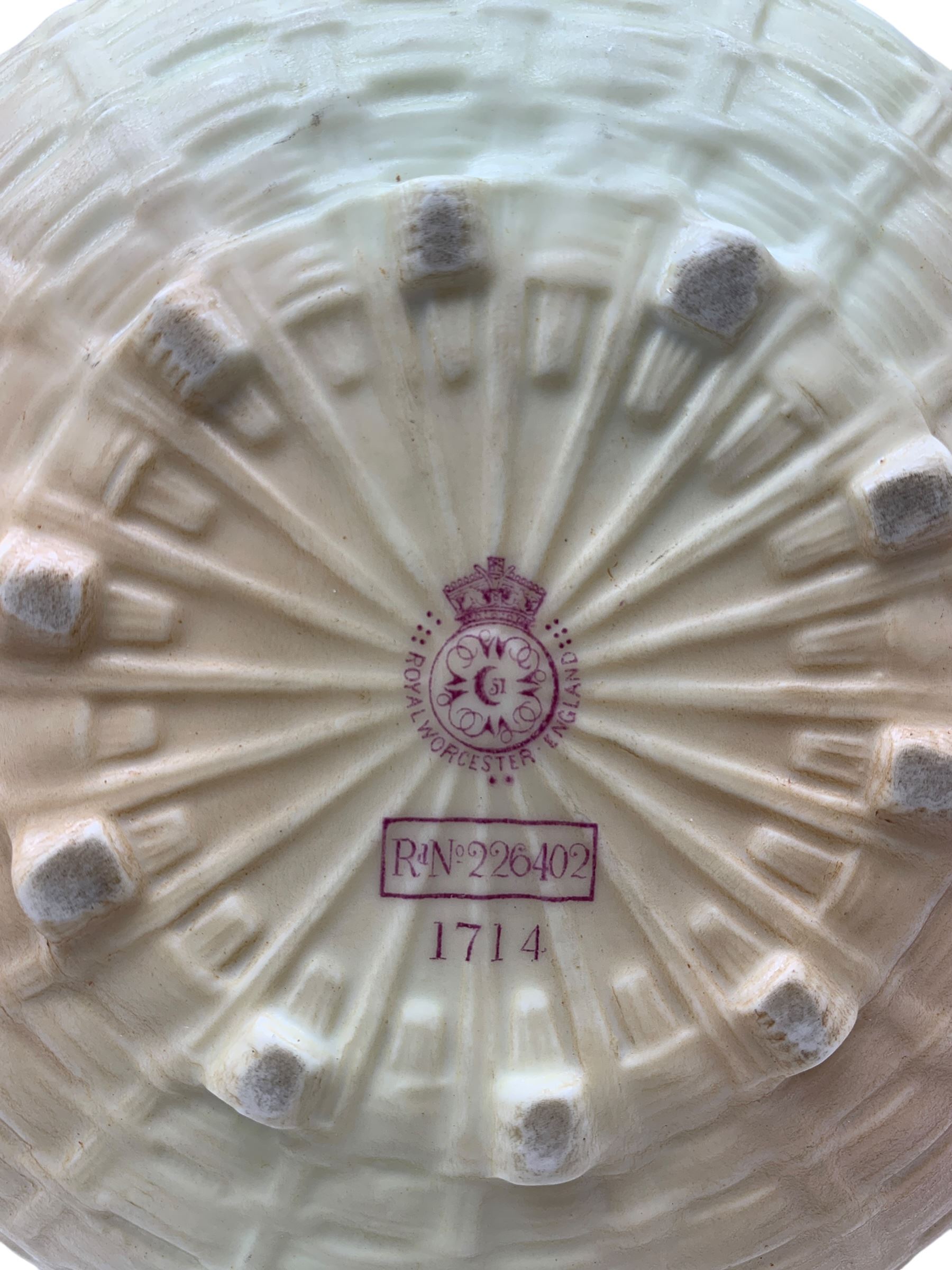 Royal Worcester blush ivory porcelain basket weave jug - Image 3 of 3