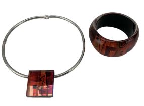 Gail Klevan (British Contemporary): Acrylic pendant necklace and bangle