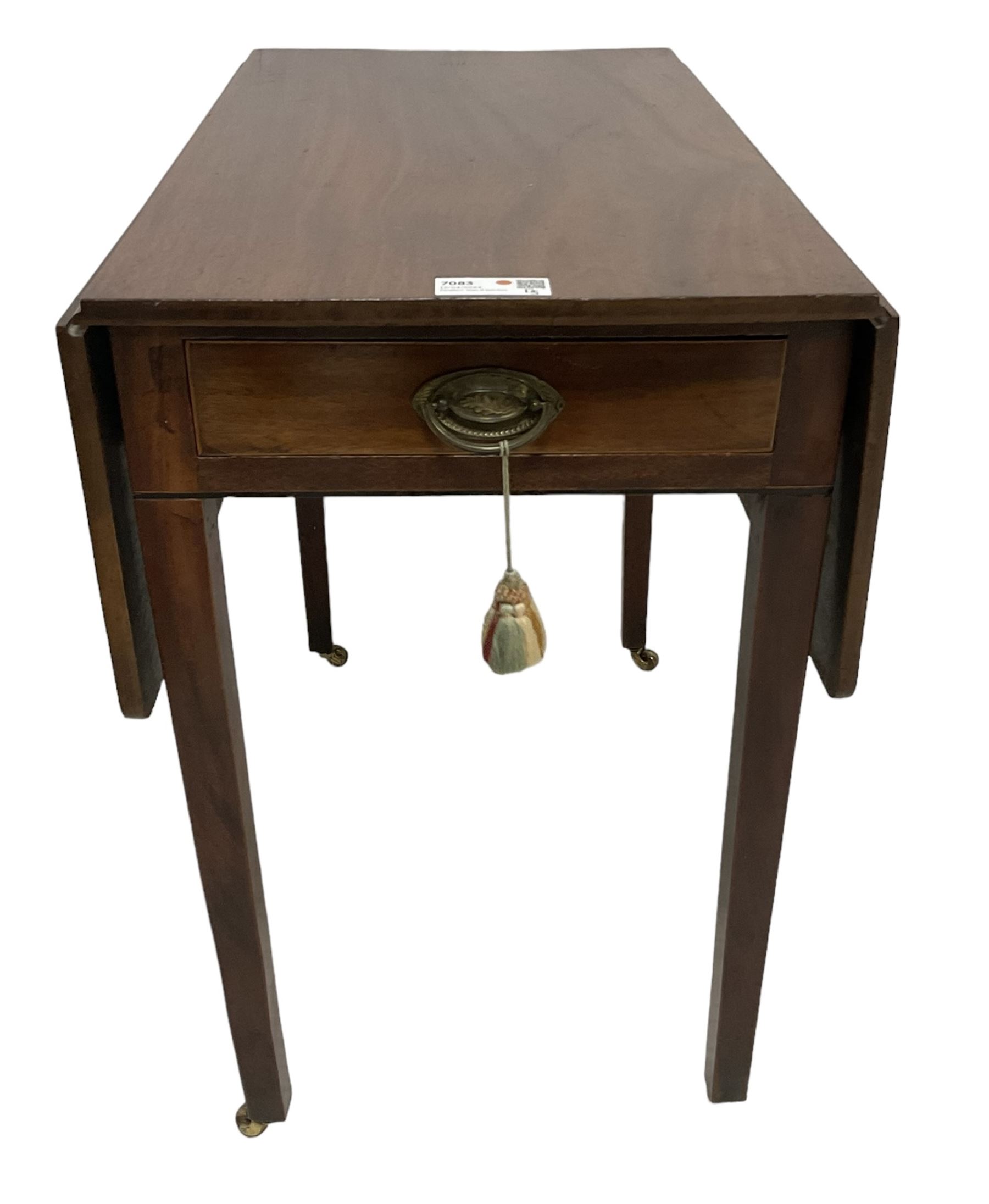 George III mahogany Pembroke table - Image 6 of 10