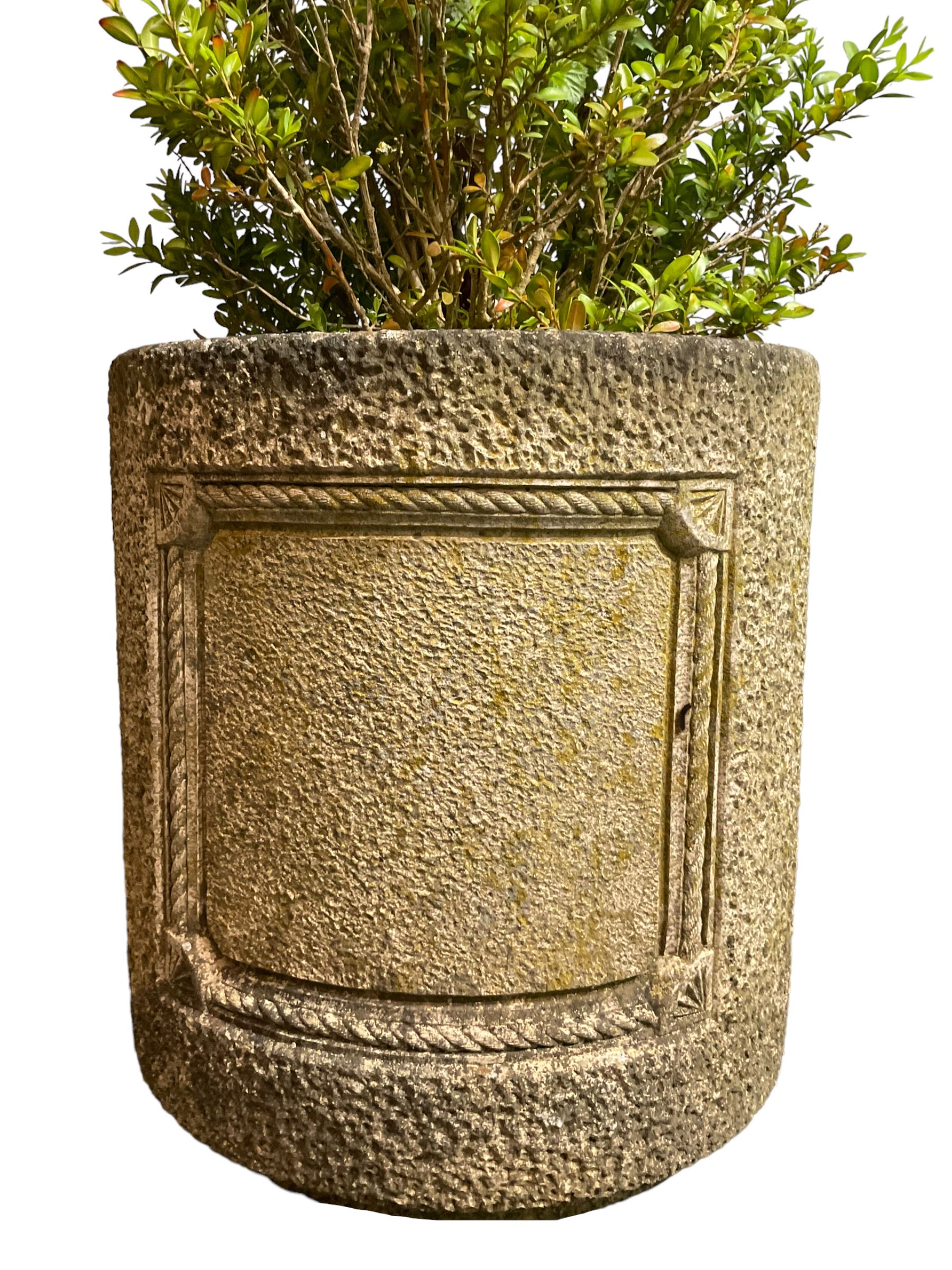 Pair of cast stone cylindrical planters - Image 4 of 5