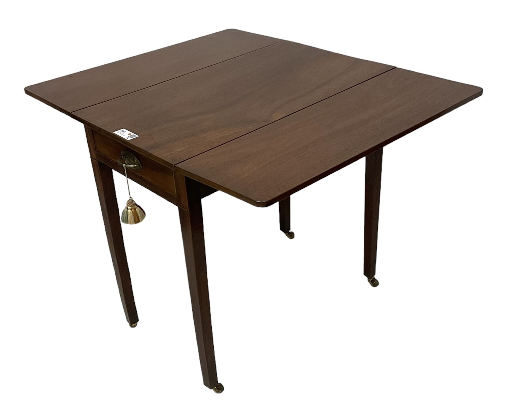 George III mahogany Pembroke table - Image 9 of 10