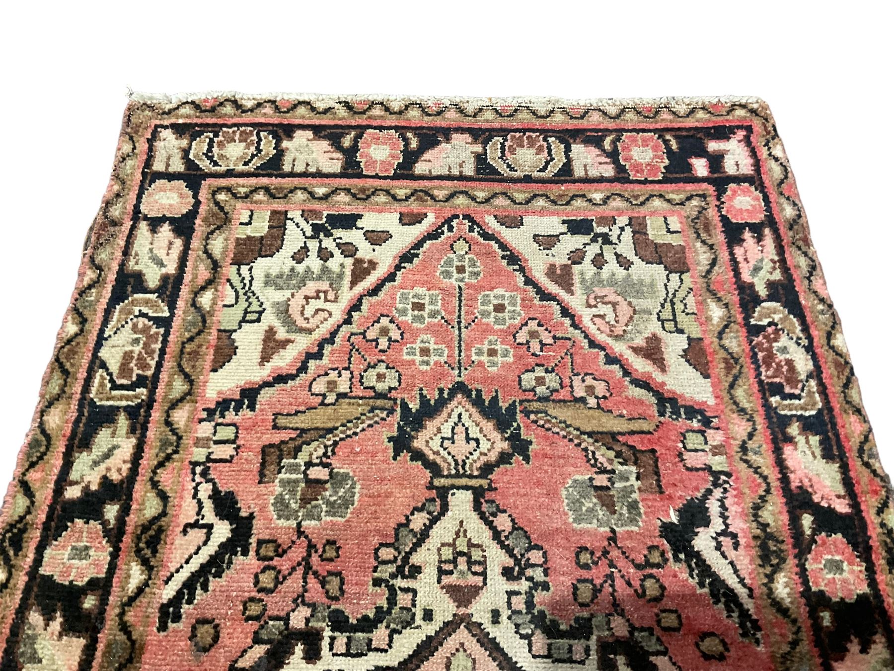 Persian rose ground runner rug - Image 3 of 6