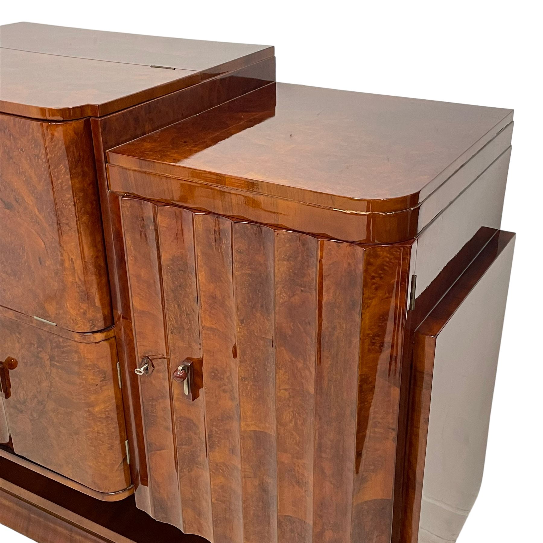 Attributed to Harry & Lou Epstein - Art Deco circa. 1930s figured walnut sideboard - Image 9 of 17