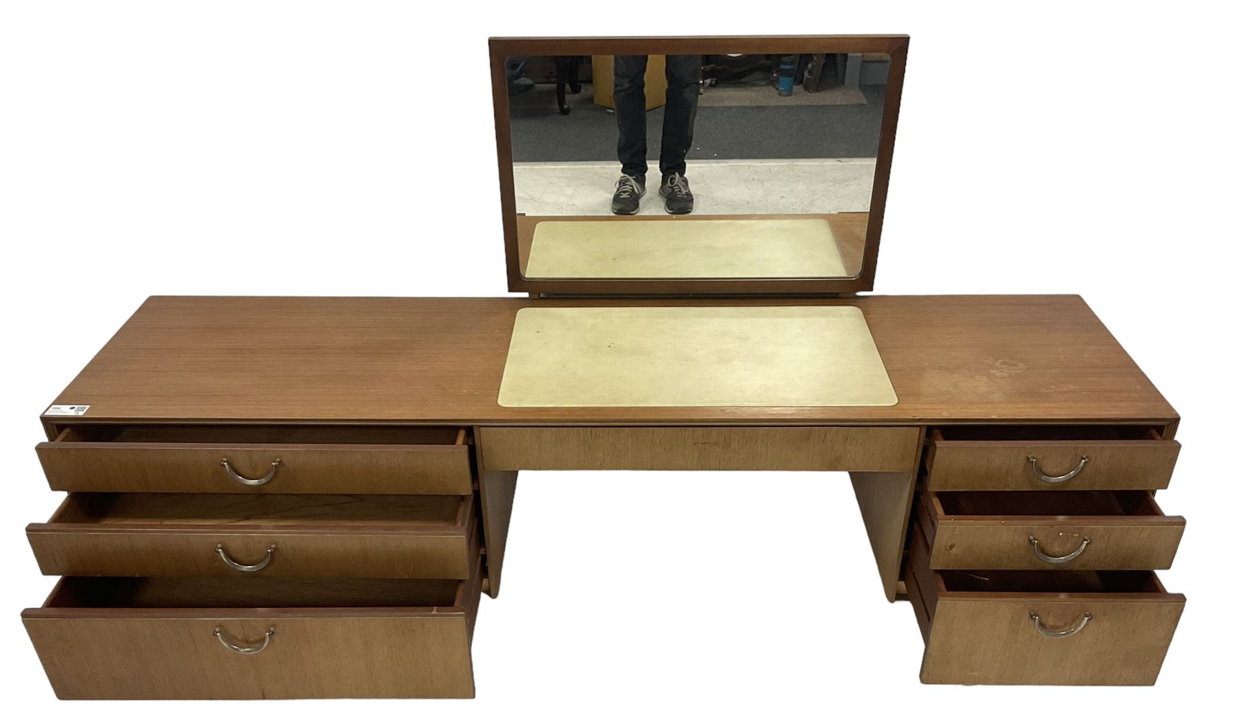 Meredew - mid-20th century teak dressing table - Image 4 of 14