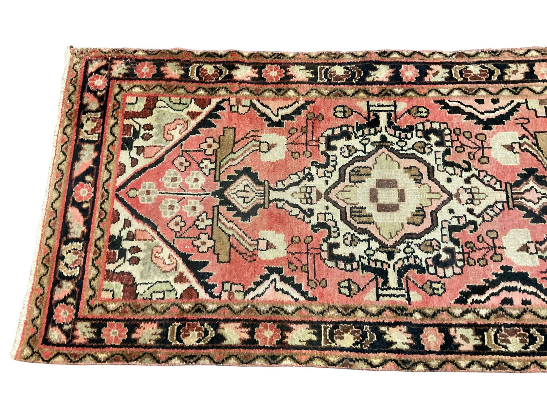 Persian rose ground runner rug - Image 2 of 6