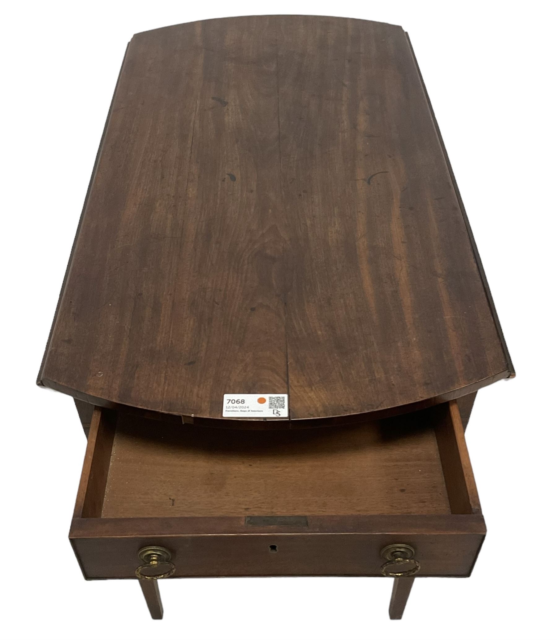 George III mahogany Pembroke table - Image 4 of 6