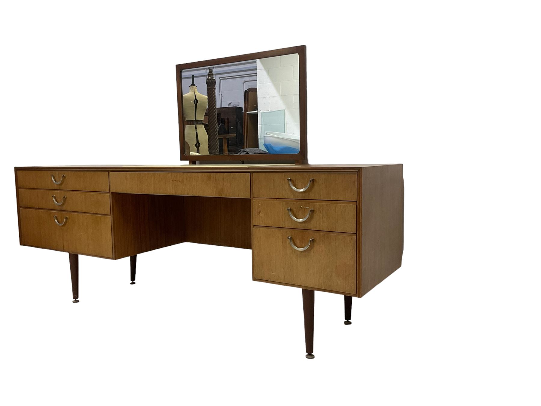 Meredew - mid-20th century teak dressing table - Image 5 of 14